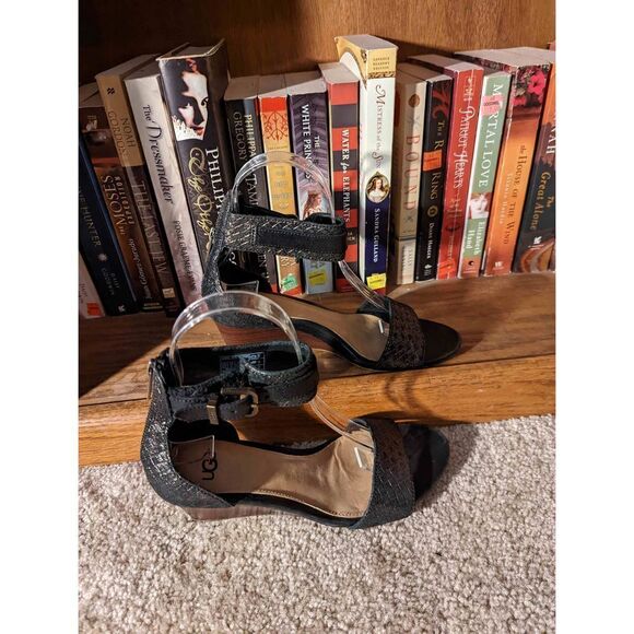 Ugg black and gold leather back zip side buckle wedge sandals sz 5.5 - Picture 2 of 6